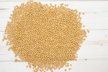 Tüm çiğ nohut kabuli çeşitli yığın flatlay gri Wood sürü