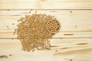 Tüm çiğ nohut kabuli çeşitli doğal ahşap Ahşap Kase flatlay ile sürü