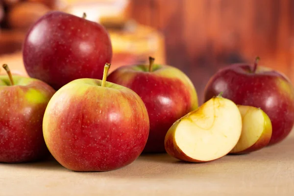 Groupe Lot Deux Tranches Entières Confitures Pommes Rouges Fraîches Pleurent — Photo