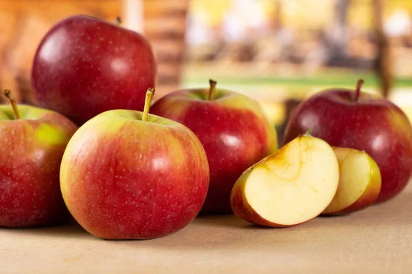 Gruppe Von Ganzen Zwei Scheiben Frischer Roter Apfelmarmelade Trauern Sorte — Stockfoto