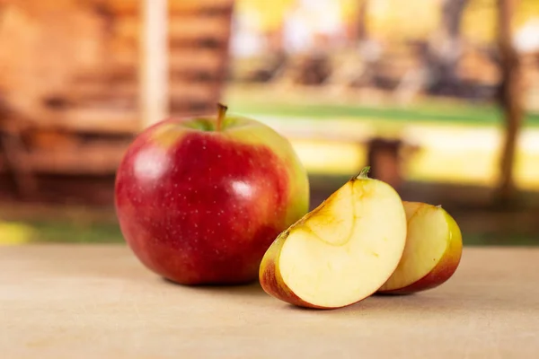 Gruppe Von Ein Ganzen Zwei Scheiben Frischer Roter Apfelmarmelade Trauern — Stockfoto