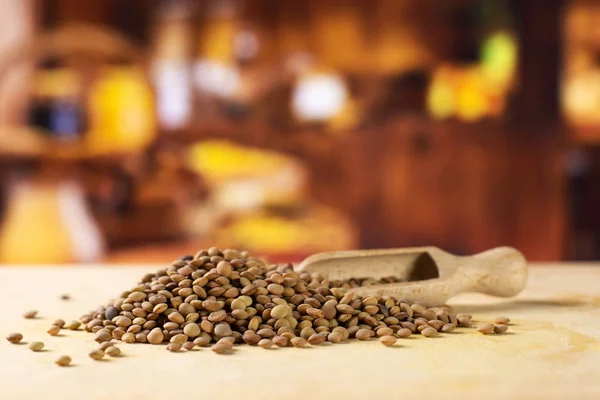 Veel Hele Rauwe Groene Linzen Zaden Heap Houten Lepel Met — Stockfoto