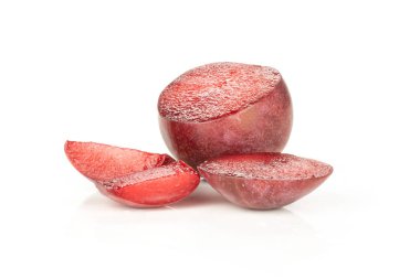 Taze pluot interspecific Erik üzerinde beyaz izole