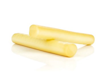 Beyaz arka plan üzerinde izole slovak dize peynir sopa füme