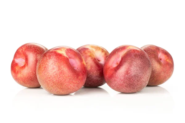 Mnoho Čerstvých Pluot Interspecifických Švestek Odrůdy Izolované Bílém — Stock fotografie