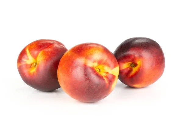 Groep Van Drie Geheel Rijp Dieprood Nectarine Set Geïsoleerd Wit — Stockfoto