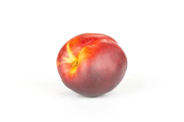 Één Geheel Rijp Dieprood Nectarine Geïsoleerd Wit — Stockfoto