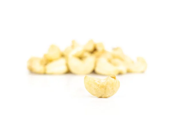 Veel Voor Hele Rauwe Cashew Nut Een Focus Geïsoleerd Witte — Stockfoto
