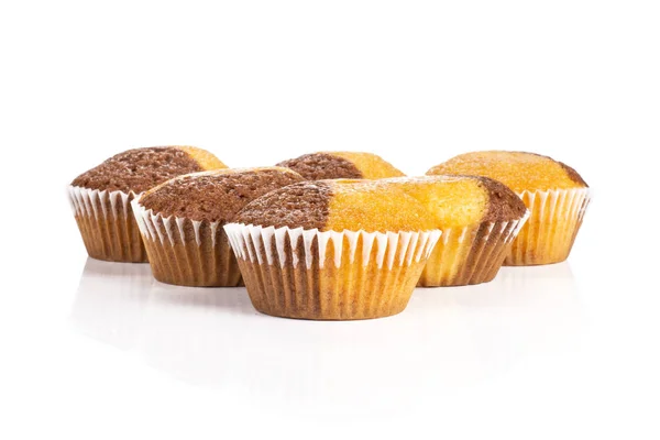 Groep Van Zes Hele Verse Gebakken Marmeren Muffin Geïsoleerd Witte — Stockfoto