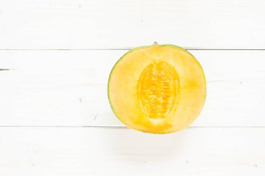 Yarım taze karpuz kavun çeşitli flatlay gri Wood,