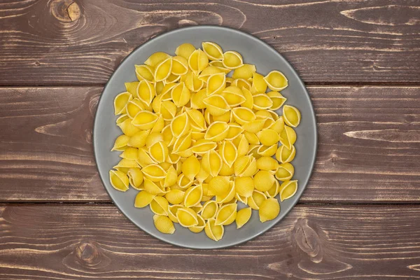 Lote Pasta Entera Color Amarillo Crudo Variedad Conchiglie Placa Cerámica — Foto de Stock