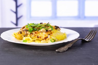 Adım adım tarifi fırında patates soğan ile mavi pencere ile