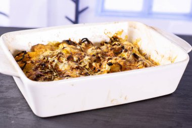 Adım adım tarifi fırında patates soğan ile mavi pencere ile