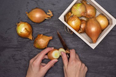 Adım adım tarifi fırında patates soğan gri taş ile