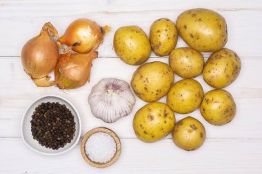 Adım adım tarifi fırında patates soğan gri Wood ile