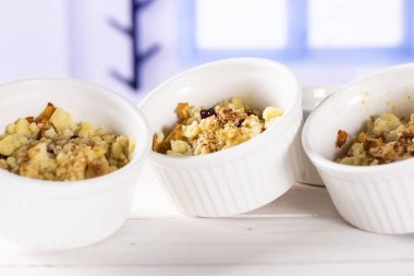 Adım adım tarif parçalamak mavi pencere ile meyve ile