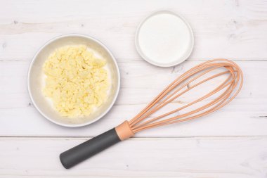 Adım adım tarif parçalamak meyve gri Wood ile