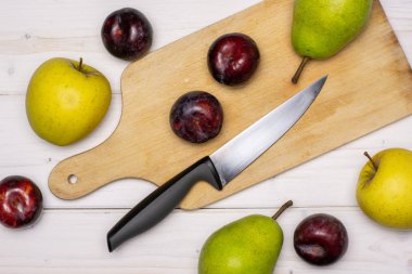 Adım adım tarif parçalamak meyve gri Wood ile