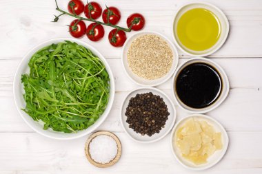 Adım Roka Salatası tarifi adım gri Wood