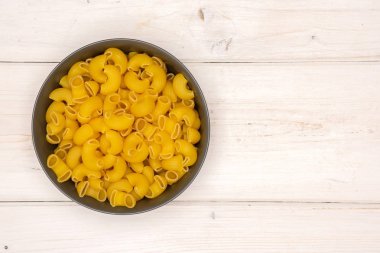 Pişmemiş makarna boru rigate gri Wood