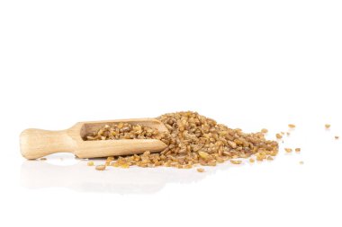 Beyaz izole ham bulgur taneleri