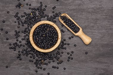 Siyah mercimek beluga gri taş