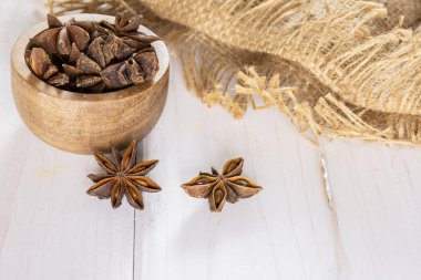 Gri Wood kahverengi yıldız anason meyve Kuru