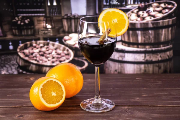 Recipe step by step hot red mulled wine with barrels