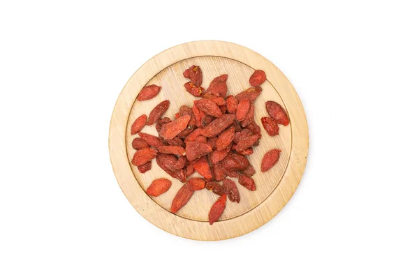 Bacche di goji rosse essiccate isolate su bianco — Foto Stock