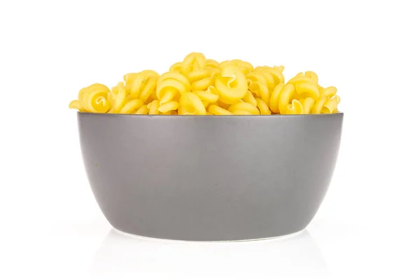 Funghetto surowy makaron na białym tle — Zdjęcie stockowe