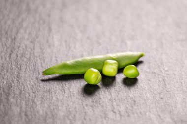 Yeşil şeker ek bezelye gri taş