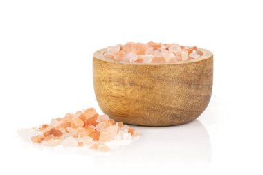 Pembe Himalaya tuz kristallerinin beyaz izole