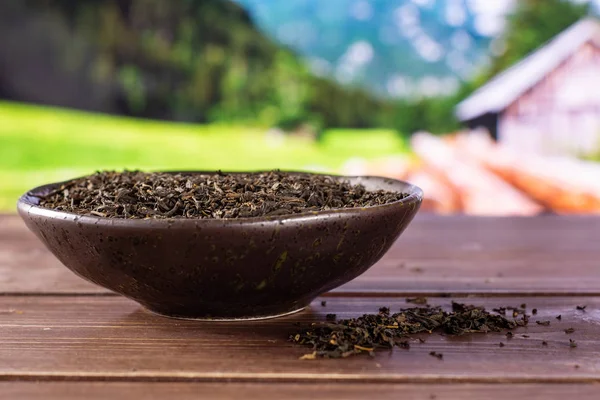 Siyah çay earl Alpler ile gri — Stok fotoğraf