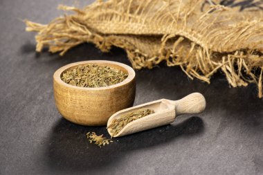 Gri taş üzerinde Roma kimyon kimisi