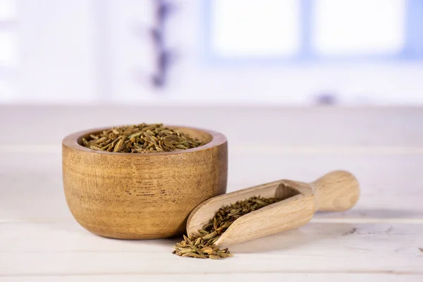 Römischer Kümmel mit blauem Fenster — Stockfoto