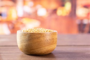 Rustik mutfak ile beyaz hardal tohumu