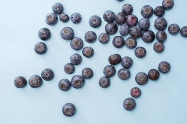 Taze tatlı yabanmersini 0 izole