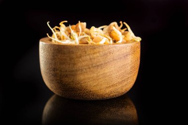 Mercimek izole üzerinde siyah cam lahanası