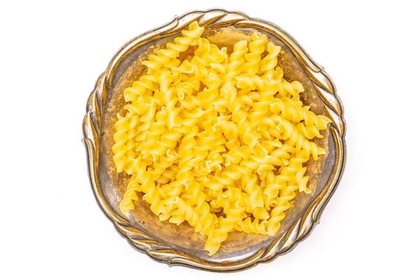 在白色查出的意大利生玉米意大利面食 — 图库照片
