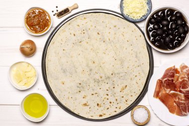 Pizza capriciosa gri Wood tarifi