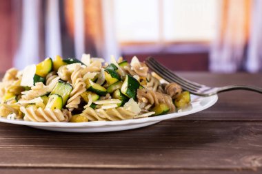 Düdük makarna perdeler ile kabak ile