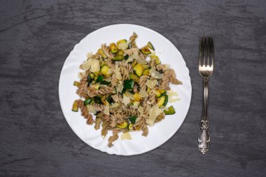 Düdük makarna kabak gri taş ile