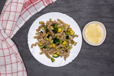 Düdük makarna kabak gri taş ile