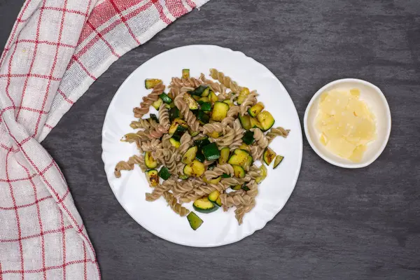 Düdük makarna kabak gri taş ile