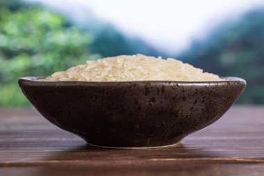 Ormanda beyaz yasemin pilavı