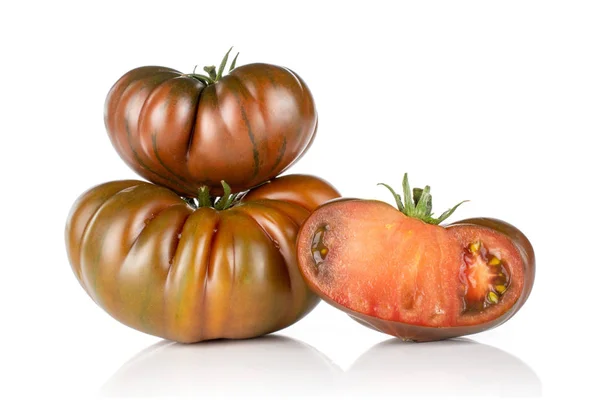 Frische dunkle Tomatenprimora isoliert auf weiß — Stockfoto