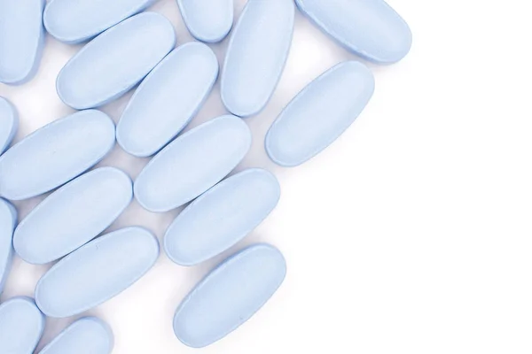 Modré lékařské pilulky izolovaných na bílém — Stock fotografie