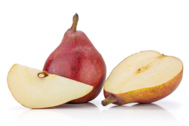 Anjou kırmızı armut beyaz izole