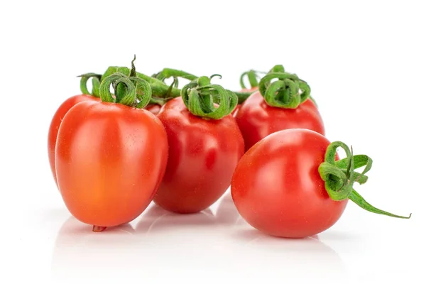 Tomate rojo cereza aislado en blanco —  Fotos de Stock