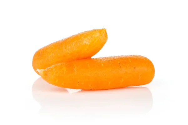 Очищена дитяча морква ізольована на білому — стокове фото